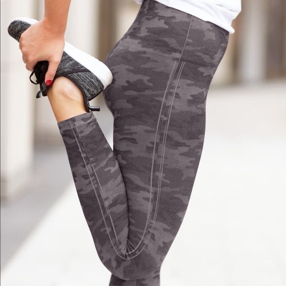 Spanx Look at me Now heather Camo Leggings-Small - Picture 3 of 9